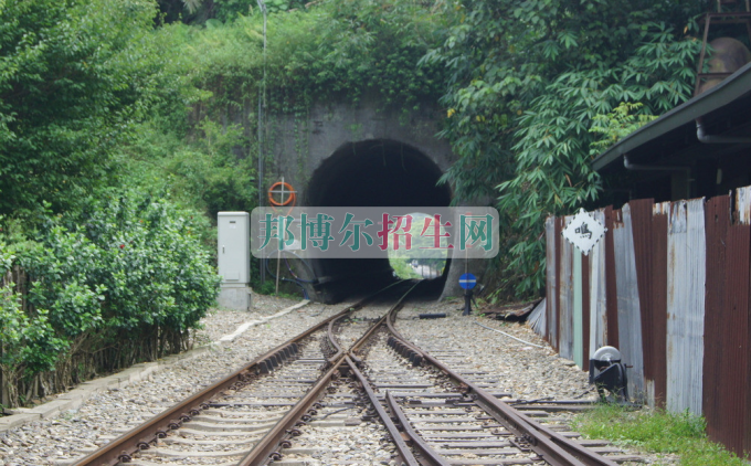 成都哪個鐵道運輸學(xué)校好