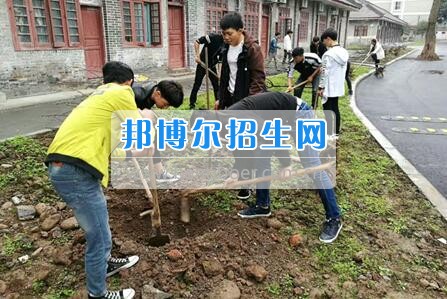 四川省檔案學(xué)校團委組織開展“3•12”植樹活動