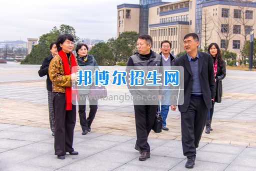 興義民族師范學(xué)院劉照惠校長(zhǎng)率隊(duì)到省屬高?？疾旌笄诠芾砉ぷ? width=