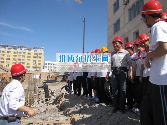 成都男生可以讀建筑工程施工技術(shù)嗎