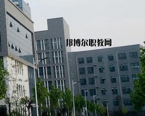 鄭州信息技術學校2021年招生辦聯(lián)系電話