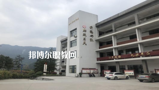 四川省巴中市職業(yè)中學(xué)2020年報名條件、招生要求、招生對象