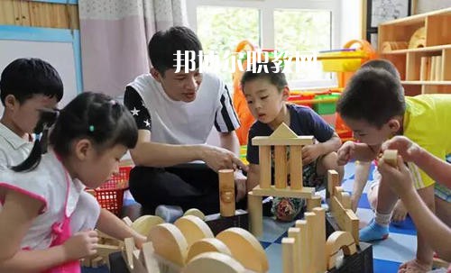 成都2021年初中生上幼師學校好不好