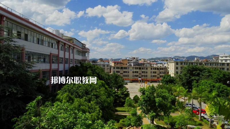 思茅衛(wèi)生學(xué)校2021年報(bào)名條件、招生要求、招生對(duì)象