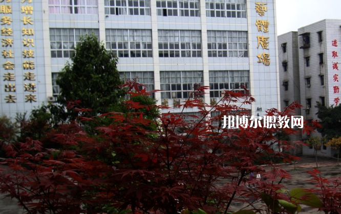 重慶永川職業(yè)教育中心2022年招生辦聯(lián)系電話(huà)