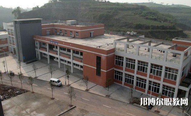 自貢2025年鐵路學(xué)校中專升大?？际裁? width=