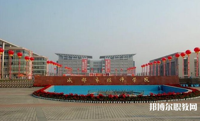 四川2025年初中生女生讀什么電工學(xué)校好