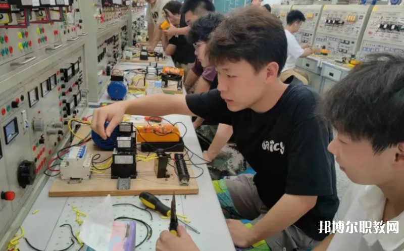 四川2025年初中生上電工學(xué)校好嗎